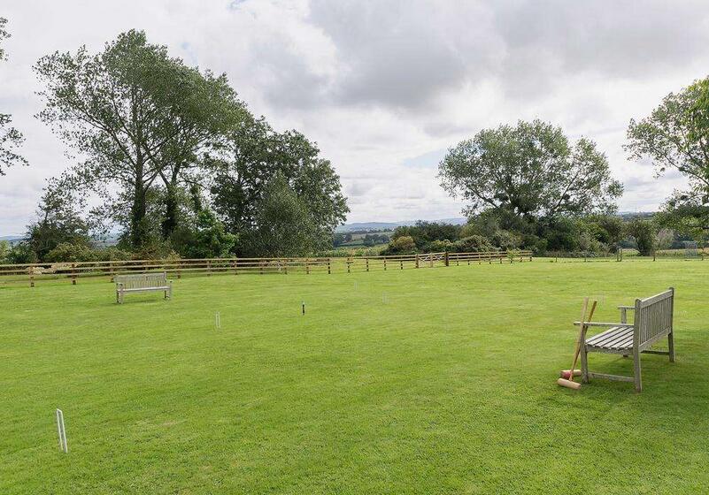 1646887497458391.jpg 別墅草坪3.jpg